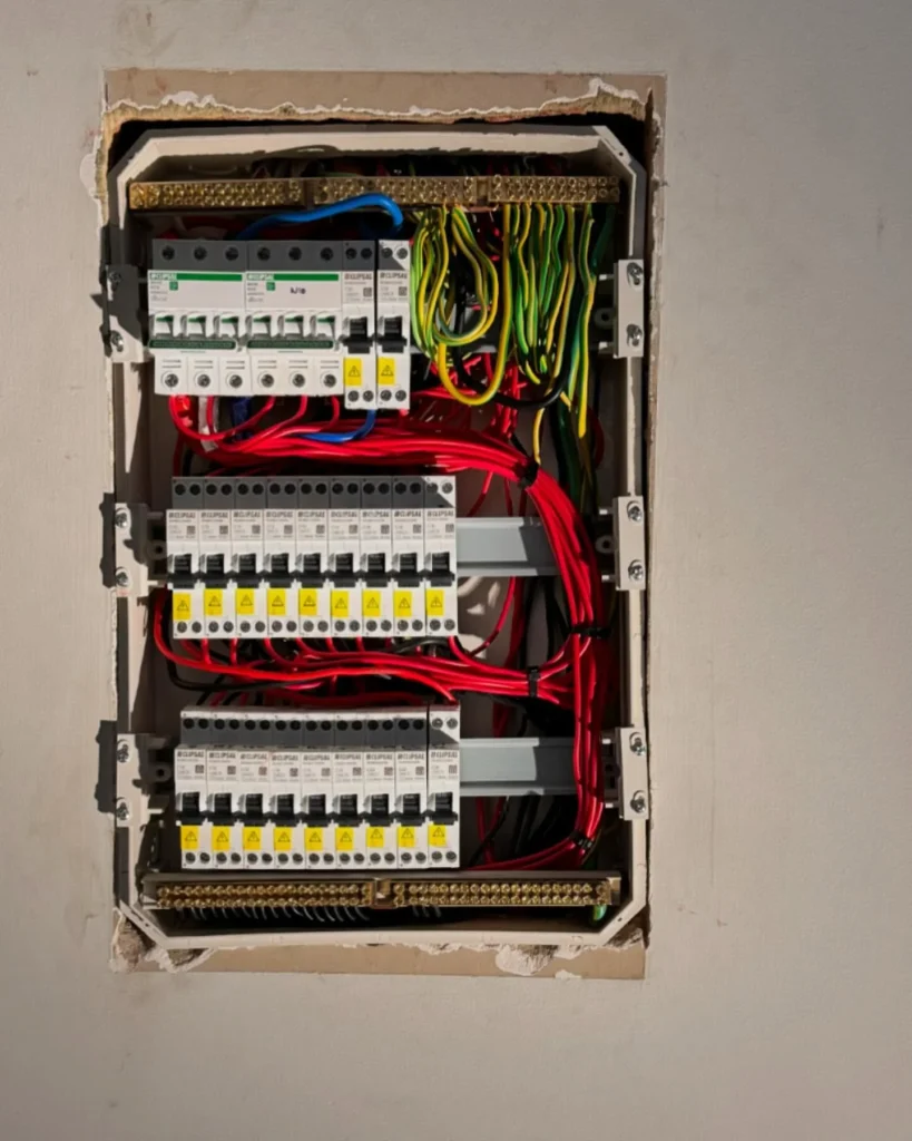 Indoor lighting installation